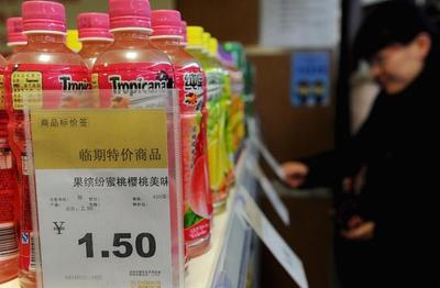 臨期食品 看似虧本實則暴利，從業者為何“不肯走”？